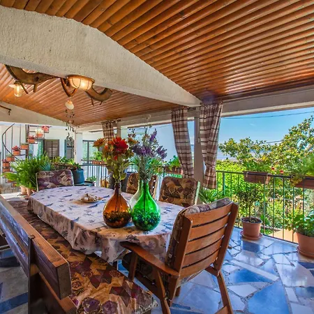 Amazing In With Kitchen Apartment *